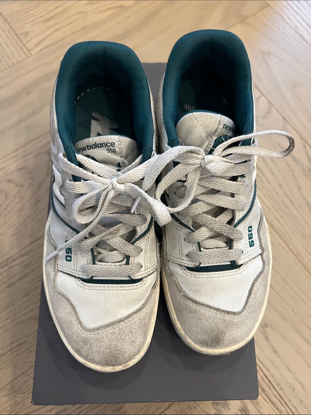 New Balance Kids 550 Sneakers in White and Green - Picture 4 of 5